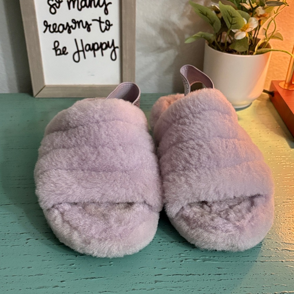 UGG Soft Purple Fuzzy Slippers SZ 6 box 17